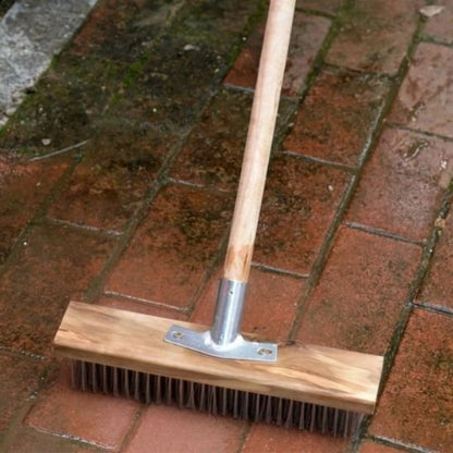 balai brosse pour sol extérieur sale