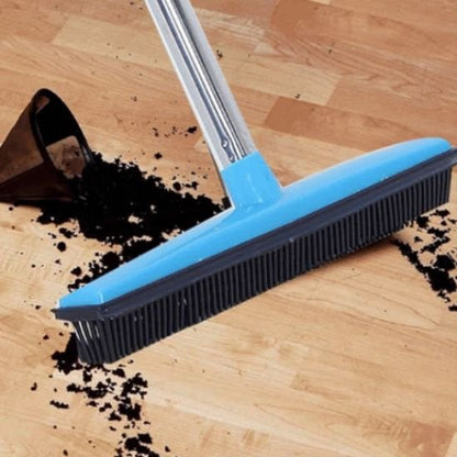 Balai ramasse saletes sur parquet