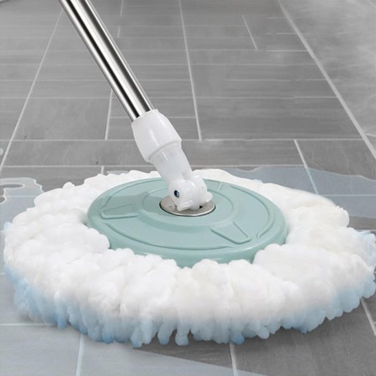 balai serpillère​ CleanPro moderne pour sols propres
