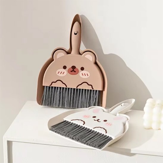 pelle et balayette Élégance Design sur mur