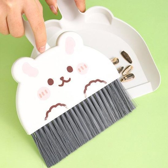 pelle et balayette forme ours nettoyage miettes