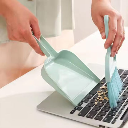 Pelle et balayette nettoyage clavier ordinateur