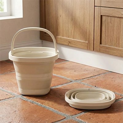 Seau pliable utile pour nettoyage