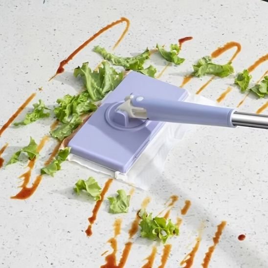 serpillère nettoie nourriture par terre