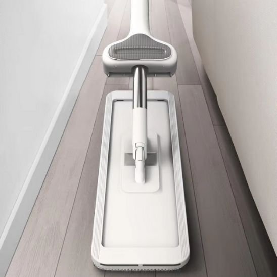 Serpillere pratique pour coins difficiles 